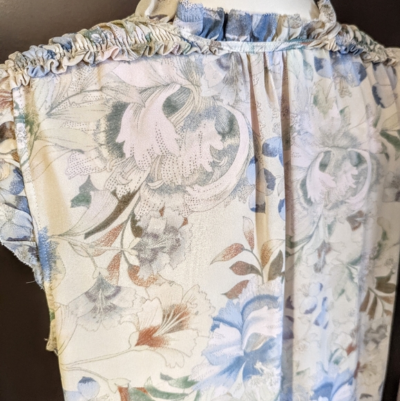 Women's | Rose + Olive | Sleeveless Blouse | LG - Picture 3 of 8